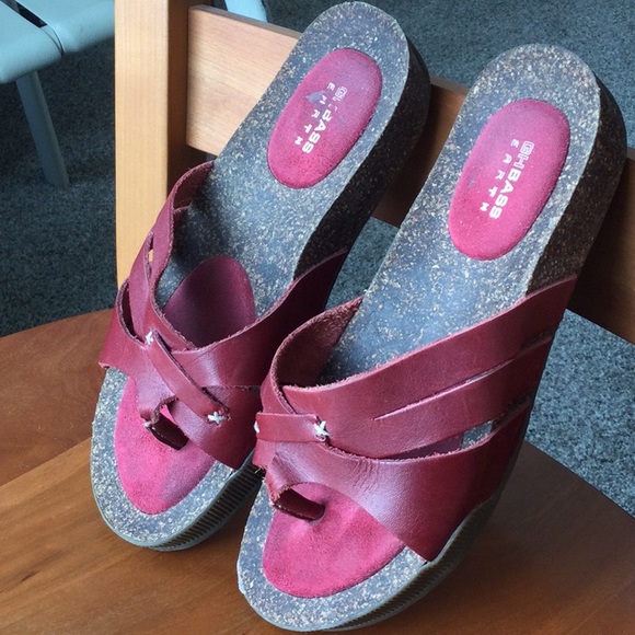 Cork Soled Cute Red Sandals - Picture 3 of 8
